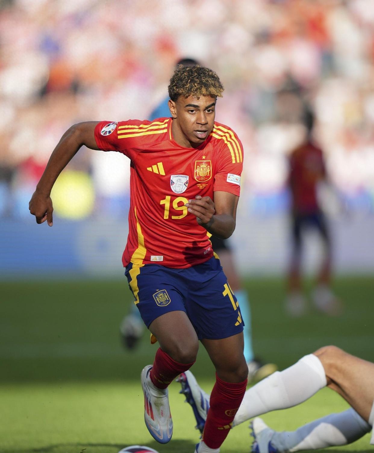 关于穆古鲁扎赛事官方发布爆冷新规，利物浦争议不断！的信息